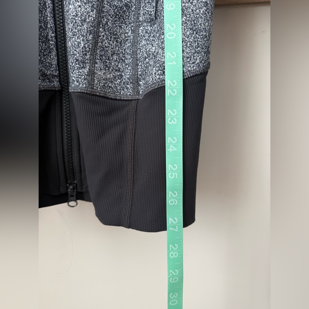 Lululemon Daily Practice
Jacket in Rio Mist - Picture 10 of 11